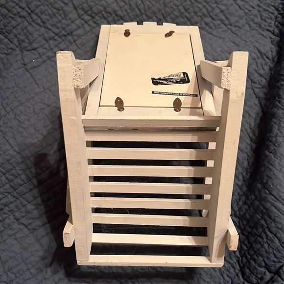 Distressed white beach chair picture frame - Picture 2 of 13